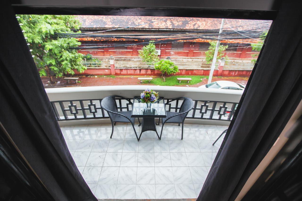 The Share Phnom Penh Hostel Экстерьер фото